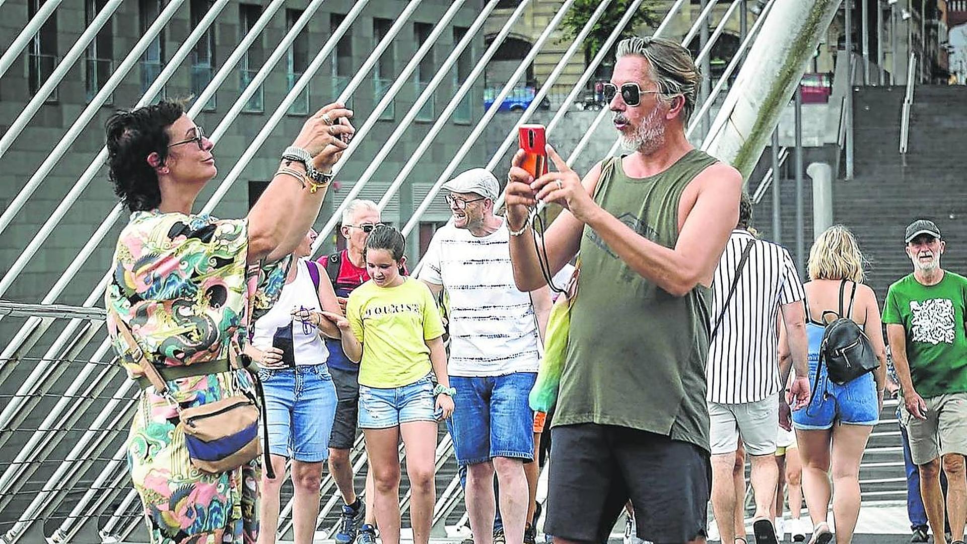 Tantos turistas El Correo